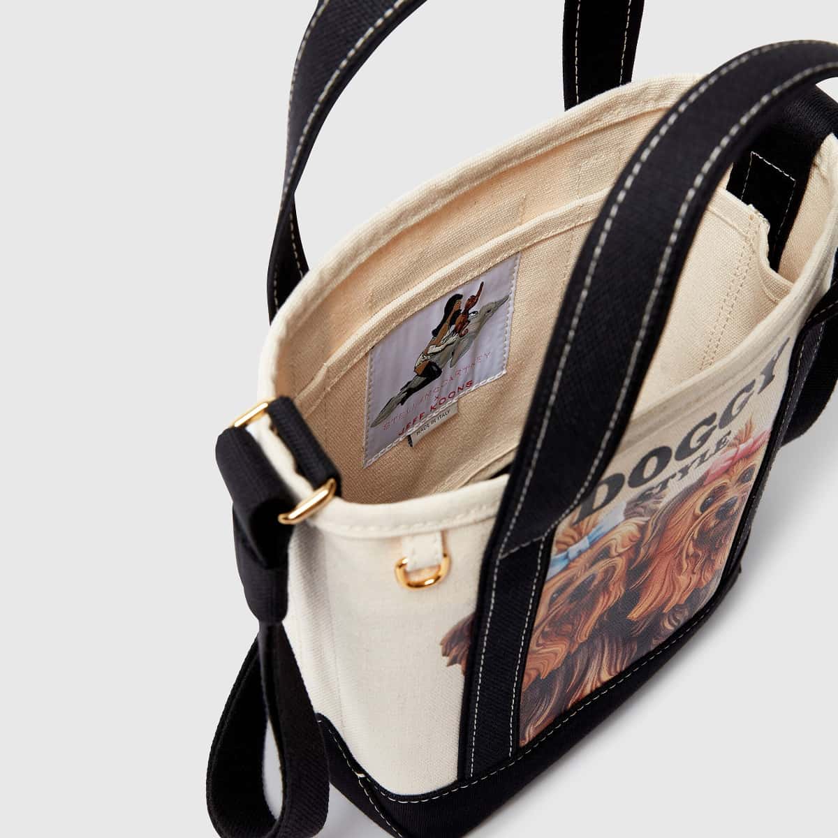 Détail du motif Doggy Style sur le sac Stella McCartney Jeff Koons