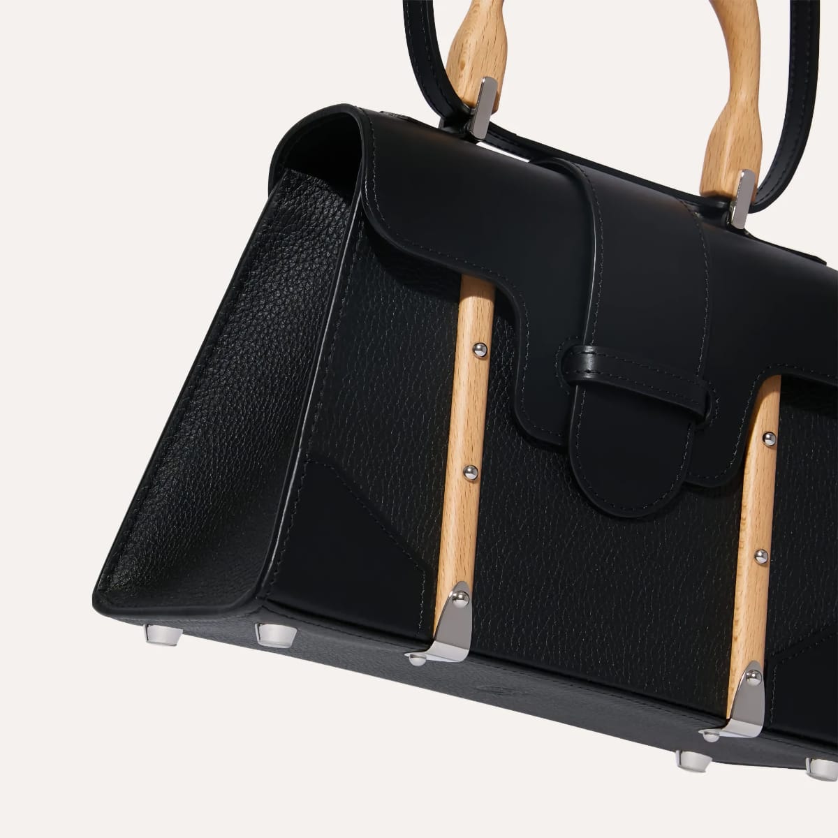 Goyard Saïgon Mini en cuir grainé noir avec poignée en bois