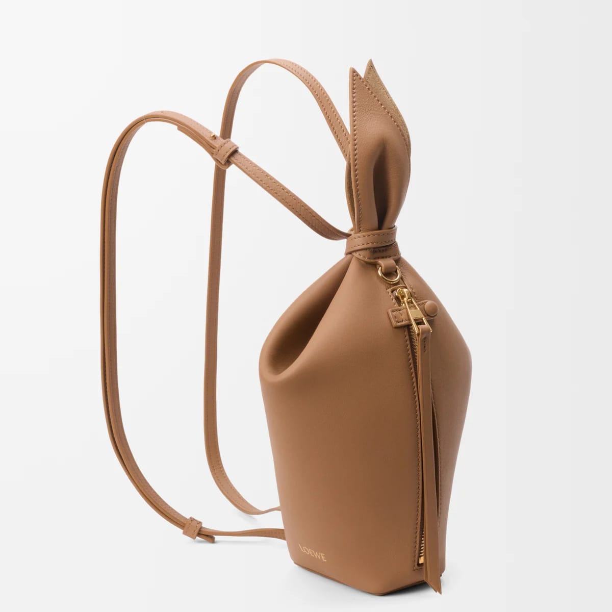 Scarf Backpack Loewe en cuir mocha avec sa sangle coulissante