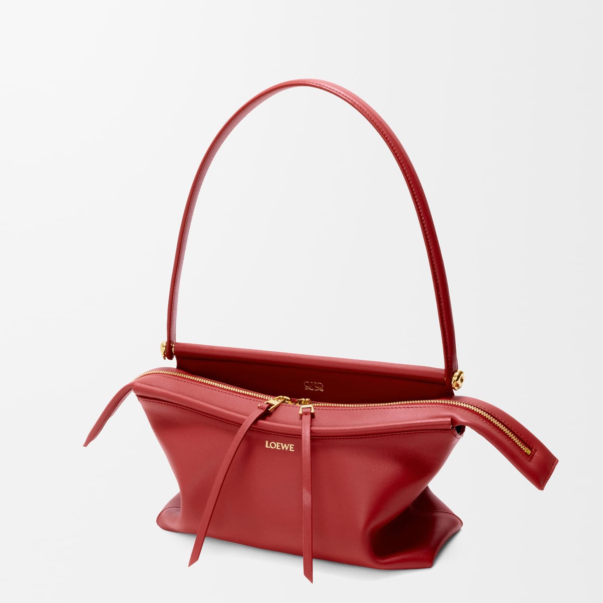 Sac Loewe Whisker rouge carmin avec fermeture zippée oversize et tirettes articulées
