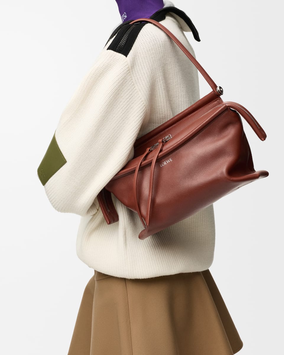 Sac Loewe Whisker porté à l'épaule avec grande anse structurée et corps souple
