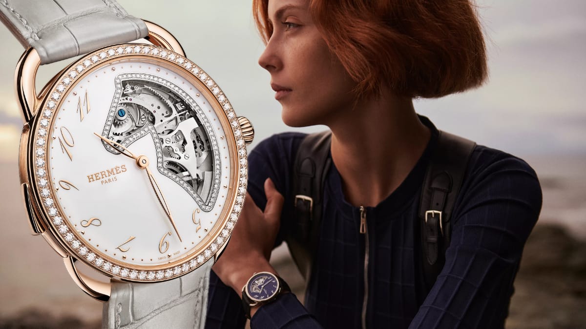 Hermès Arceau Samarcande : Un cheval sculpté dans le cristal, un mouvement visible et une sonnerie rare